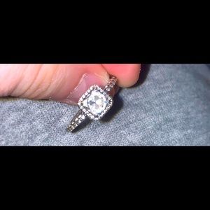Size 7 Pandora ring! Don’t wear anymore. Had professionally cleaned.